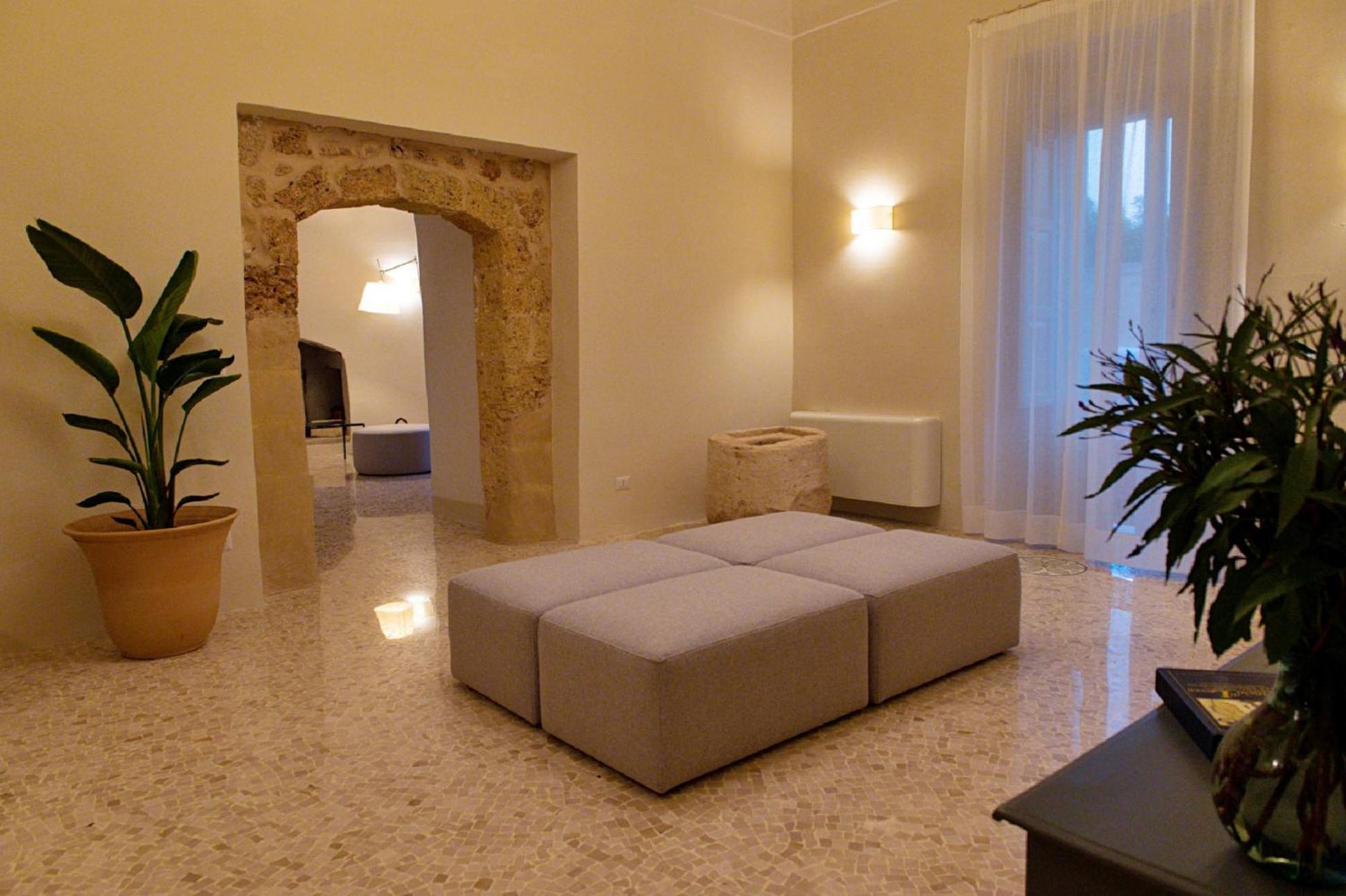 Palazzo Pati Hotel Tiggiano Ngoại thất bức ảnh
